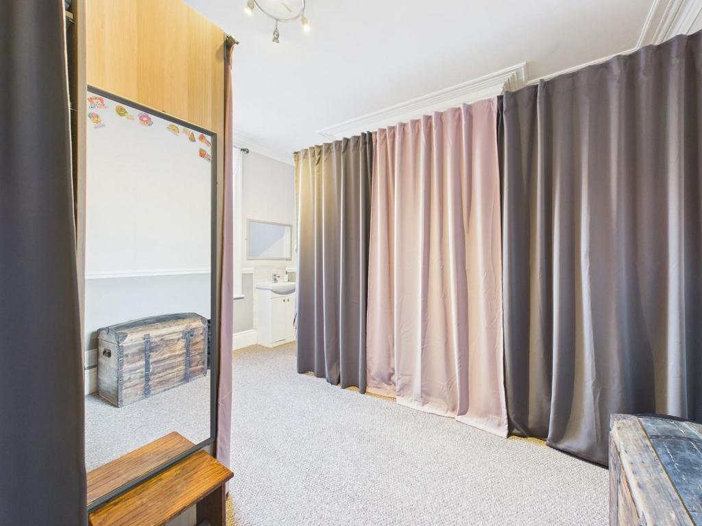 CAM04169 G0-PR0195-STILL040.jpg