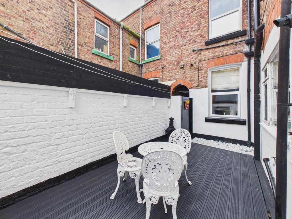 CAM04169 G0-PR0195-STILL056.jpg