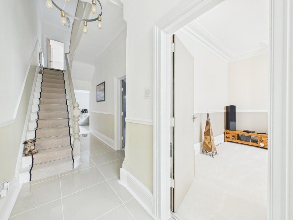 CAM04169 G0-PR0195-STILL009.jpg