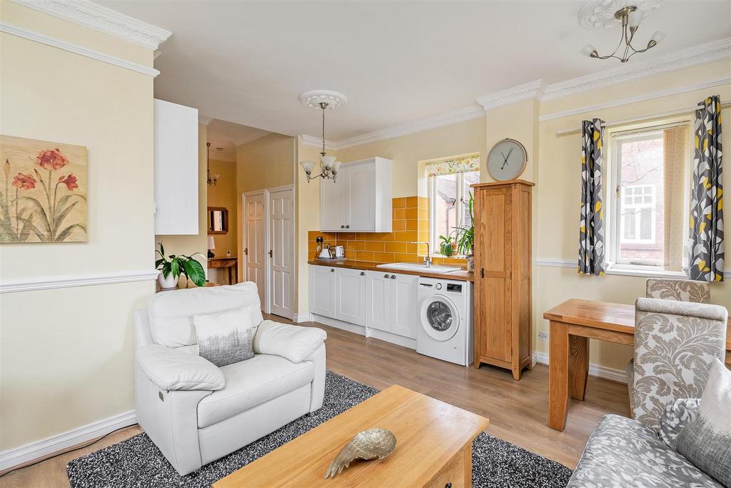 3 Catherines Close-14 lo.jpg