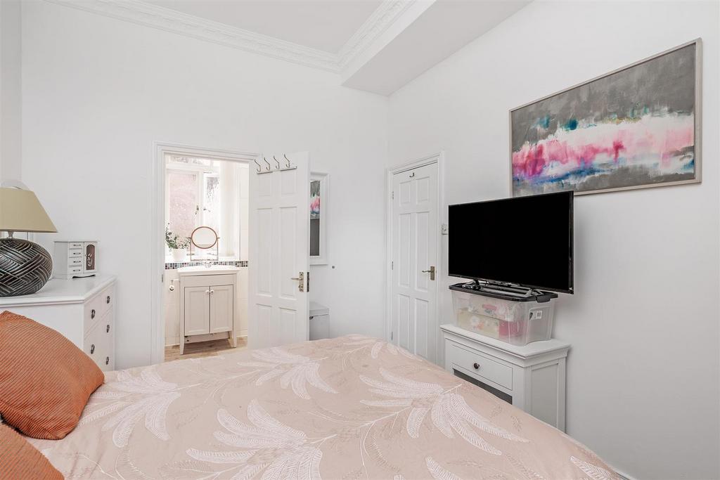 3 Catherines Close-9 lo.jpg