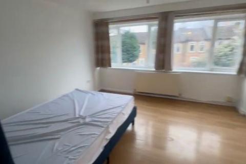 4 bedroom house to rent, Addison Road, London SE25