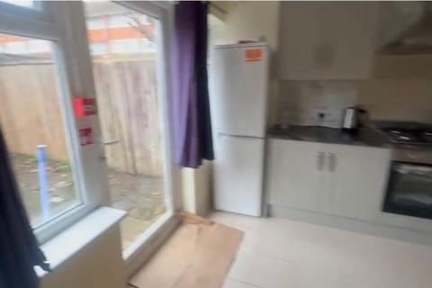 4 bedroom house to rent, Addison Road, London SE25