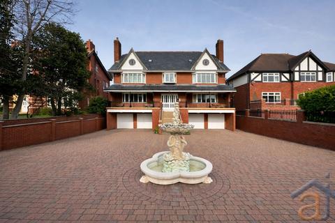 3 bedroom flat for sale, Grosvenor Road, Southport, PR8 2HT