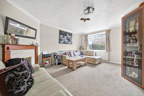 3 bedroom semi-detached house to rent, Raynel Drive, Leeds, LS16