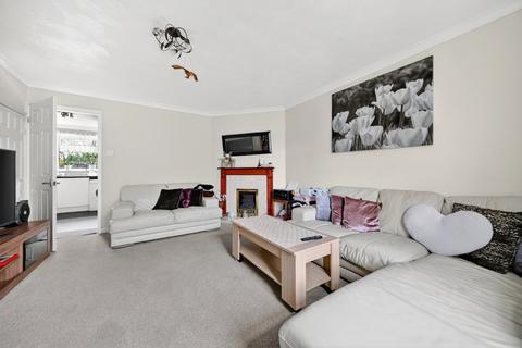 3 bedroom semi-detached house to rent, Raynel Drive, Leeds, LS16