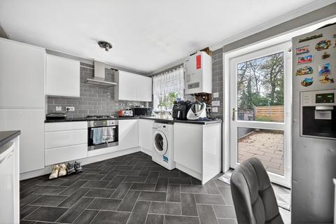 3 bedroom semi-detached house to rent, Raynel Drive, Leeds, LS16