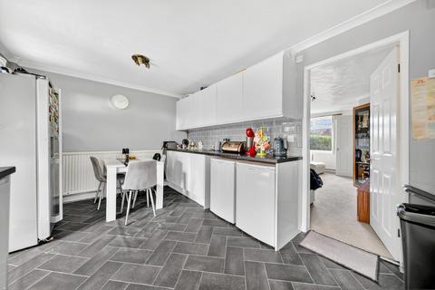 3 bedroom semi-detached house to rent, Raynel Drive, Leeds, LS16