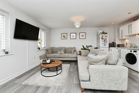 2 bedroom flat for sale, Salamanca Way, Colchester, CO2