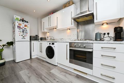 2 bedroom flat for sale, Salamanca Way, Colchester, CO2