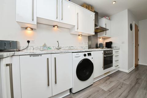 2 bedroom flat for sale, Salamanca Way, Colchester, CO2