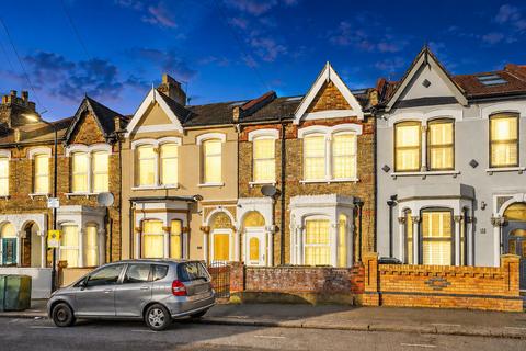 6 bedroom terraced house for sale, Hatherley Road, London E17