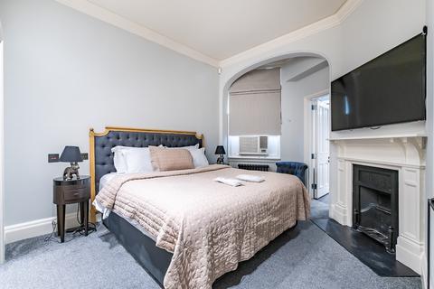 1 bedroom flat to rent, North Audley Street London W1K