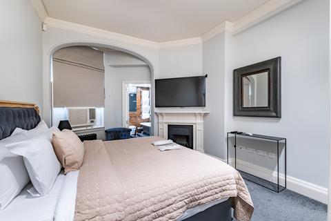 1 bedroom flat to rent, North Audley Street London W1K