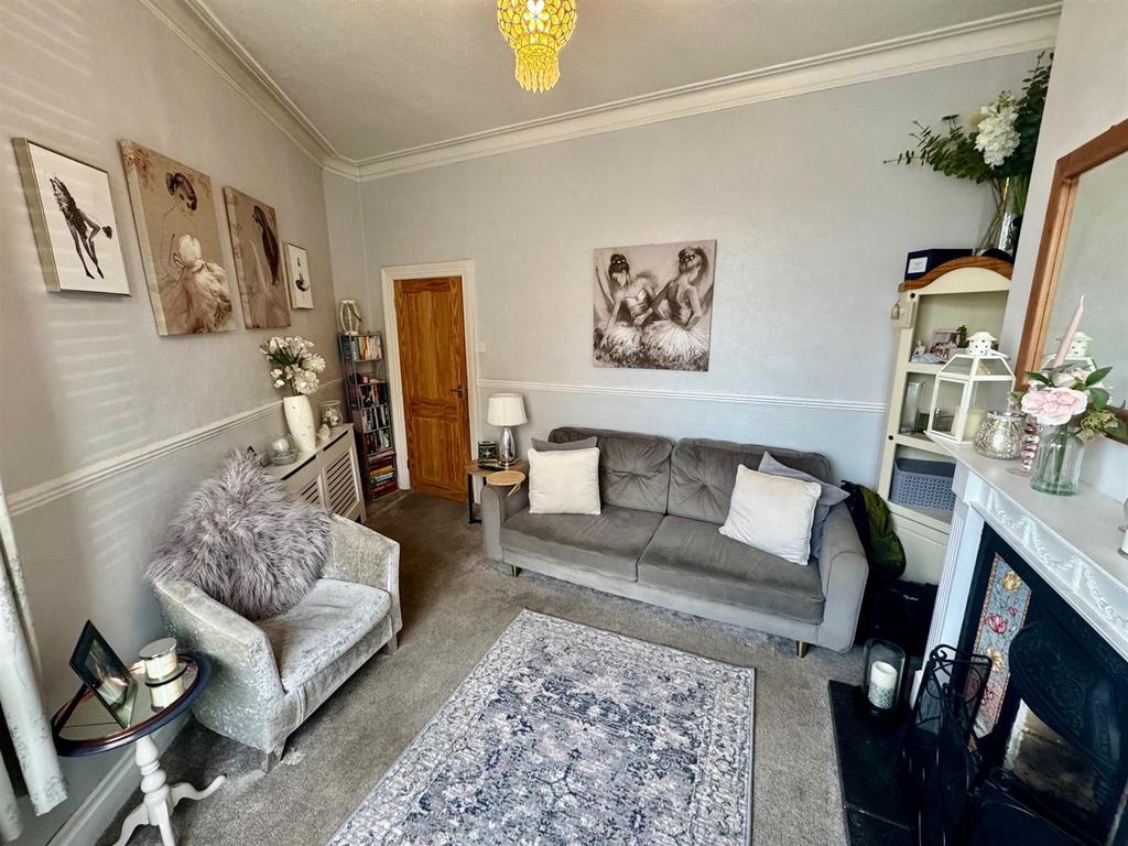 Lounge 2.jpg