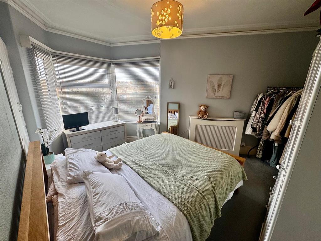 Bedroom 1.jpg