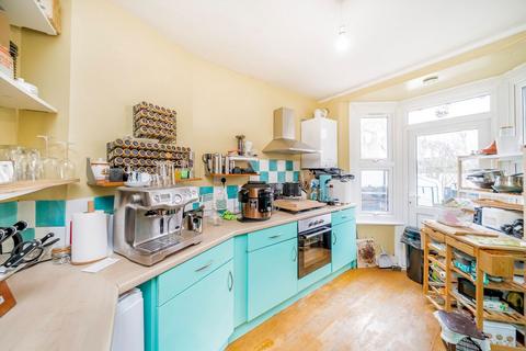 2 bedroom flat for sale, Gorringe Park Avenue, Mitcham CR4