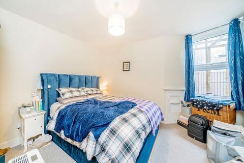 2 bedroom flat for sale, Gorringe Park Avenue, Mitcham CR4