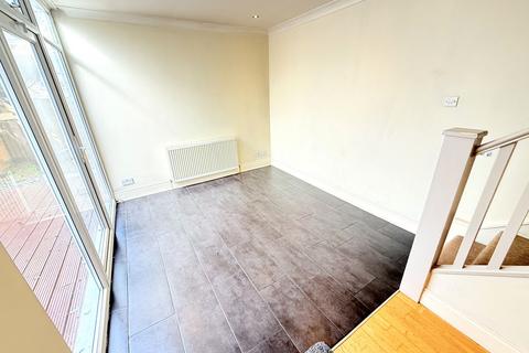 3 bedroom end of terrace house for sale, Green Bank, London N12