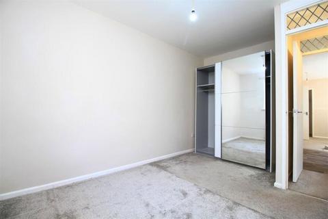2 bedroom flat for sale, Tulip Close, Sale, Greater Manchester, M33 5RX