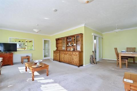 2 bedroom detached bungalow for sale, Furners Mead, Henfield, West Sussex