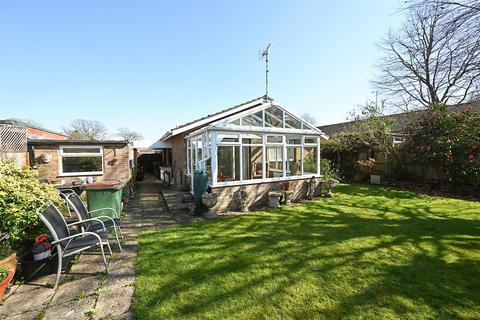 2 bedroom detached bungalow for sale, Furners Mead, Henfield, West Sussex
