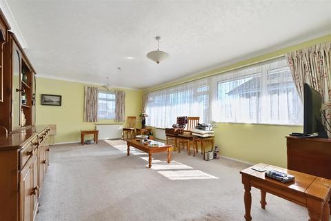 2 bedroom detached bungalow for sale, Furners Mead, Henfield, West Sussex