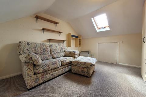 2 bedroom flat to rent, Hale Road, Farnham, GU9