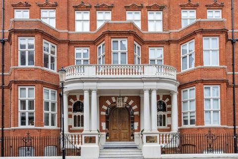 undefined, Hans Crescent, London