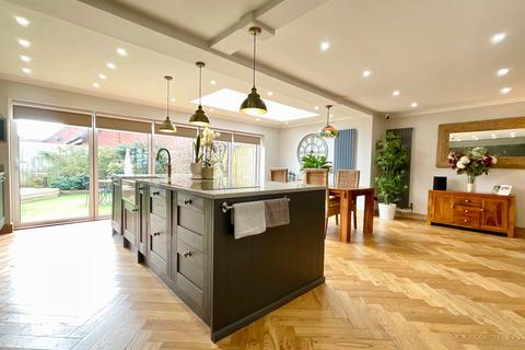 4 bedroom semi-detached house for sale, Roman Reach, Newport NP18
