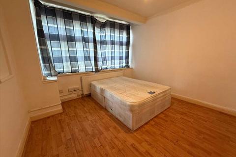 3 bedroom terraced house for sale, De Havilland Road, Edgware, HA8
