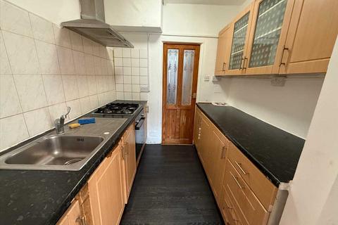 3 bedroom terraced house for sale, De Havilland Road, Edgware, HA8