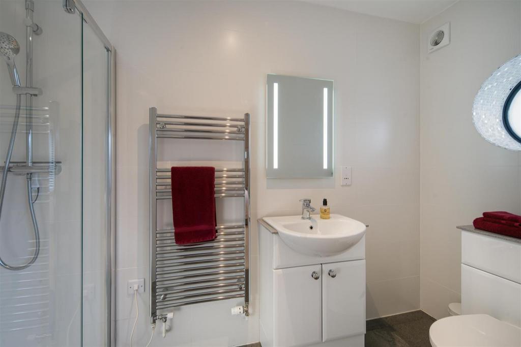 Shower En-Suite