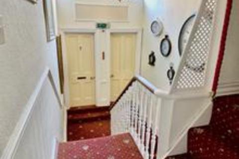 Guest house for sale, Freehold 7 Bedroom Guest House Located In Torquay, Devon