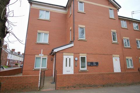 2 bedroom apartment to rent, Hyde Road, Manchester M18