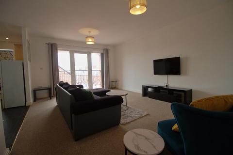 2 bedroom apartment to rent, Hyde Road, Manchester M18