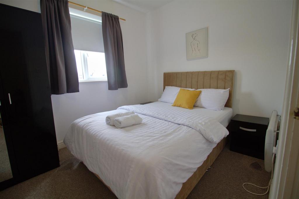 Bedroom..jpg