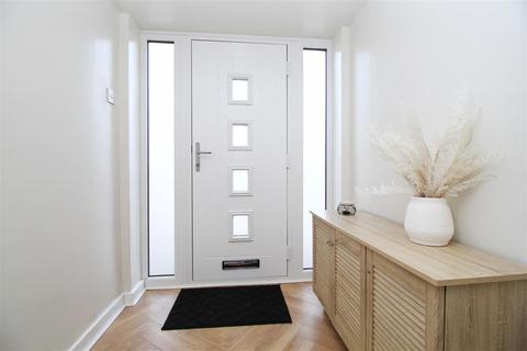 4 bedroom semi-detached house for sale, Thornhill Close, Denton M34