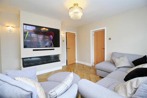 4 bedroom semi-detached house for sale, Thornhill Close, Denton M34