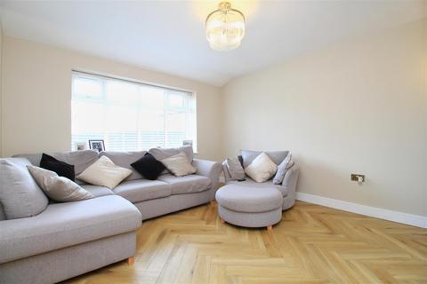4 bedroom semi-detached house for sale, Thornhill Close, Denton M34