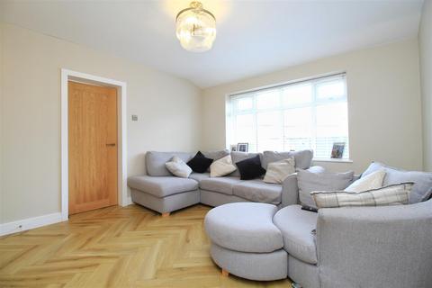 4 bedroom semi-detached house for sale, Thornhill Close, Denton M34
