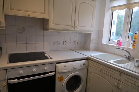 2 bedroom flat to rent, Alexandra Court The Esplanade, Penarth CF64