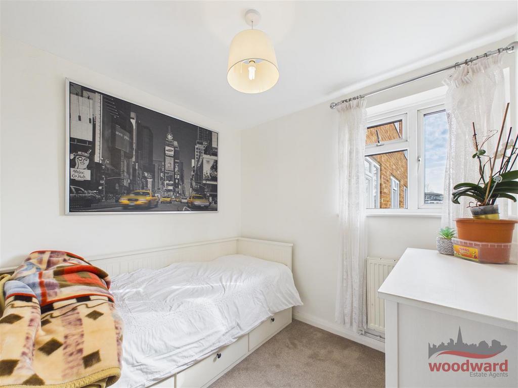 CAM05267 G0-PR0195-STILL002.jpg