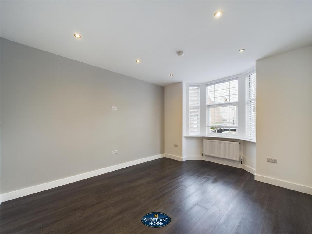 CAM01906 G0-PR0270-STILL003.jpg