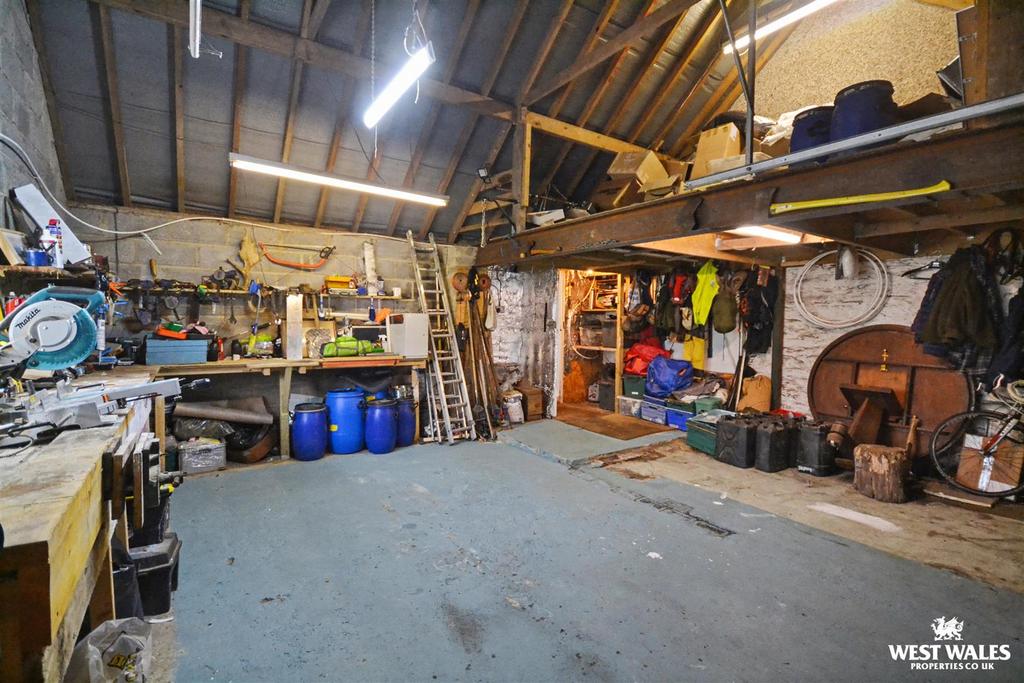 Garage / Workshop