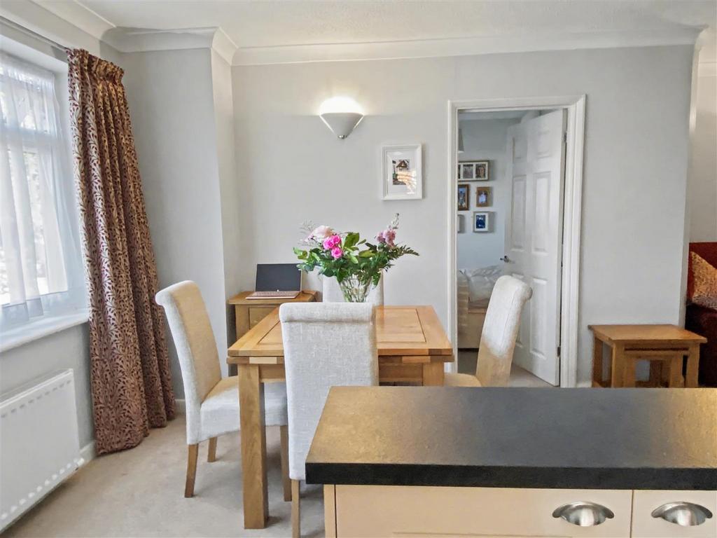 18 griffin court dining.jpg