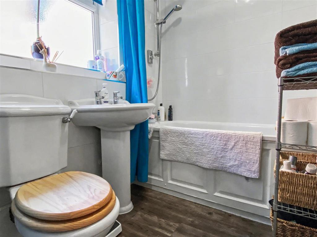 18 griffin court bath.jpg