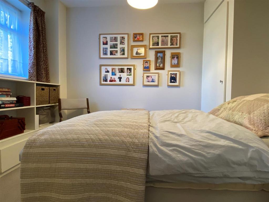 18 griffin court bed.jpg