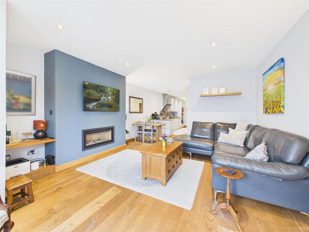 CAM04511 G0-PR0065-STILL001.jpg