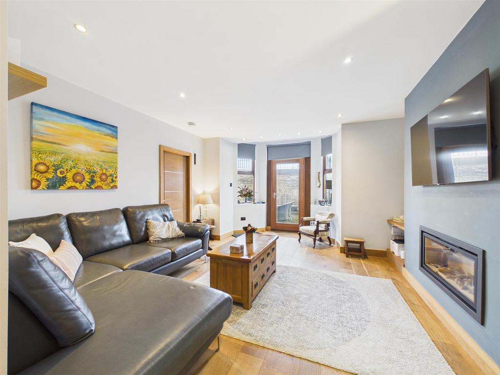 CAM04511 G0-PR0065-STILL002.jpg